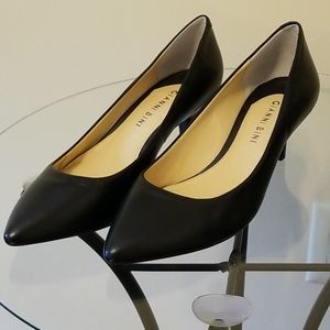 Gianni Bini Kitten Heel leather pumps